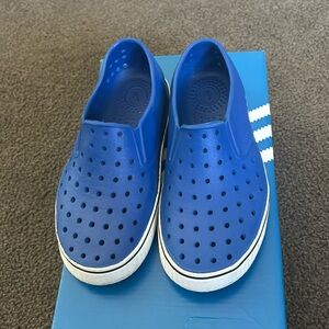 Native waterproof slip-ons, little kids size 13C